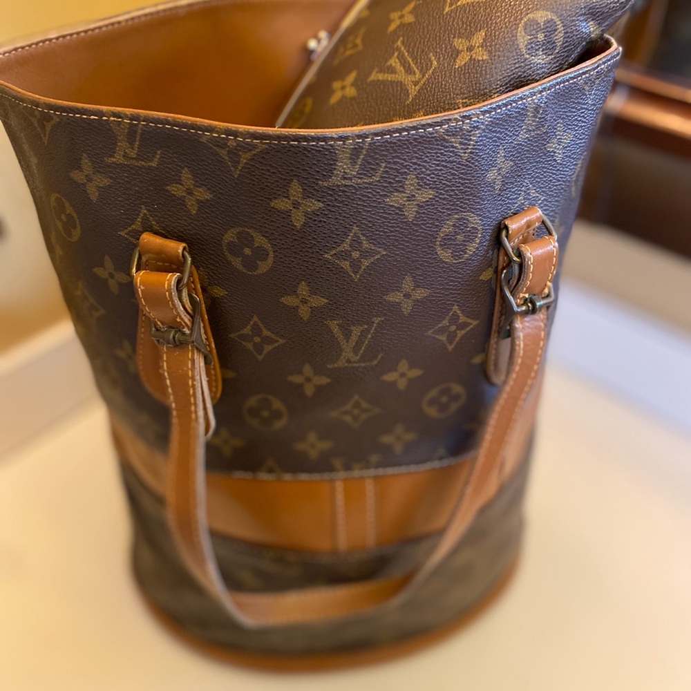 LOUIS VUITTON VINTAGE MONOGRAM BUCKET BAG - Picture 7 of 13